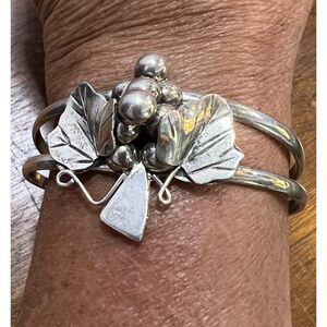 Vintage 925 sterling silver grape vine cuff bracelet Mexico 7” Adjustable